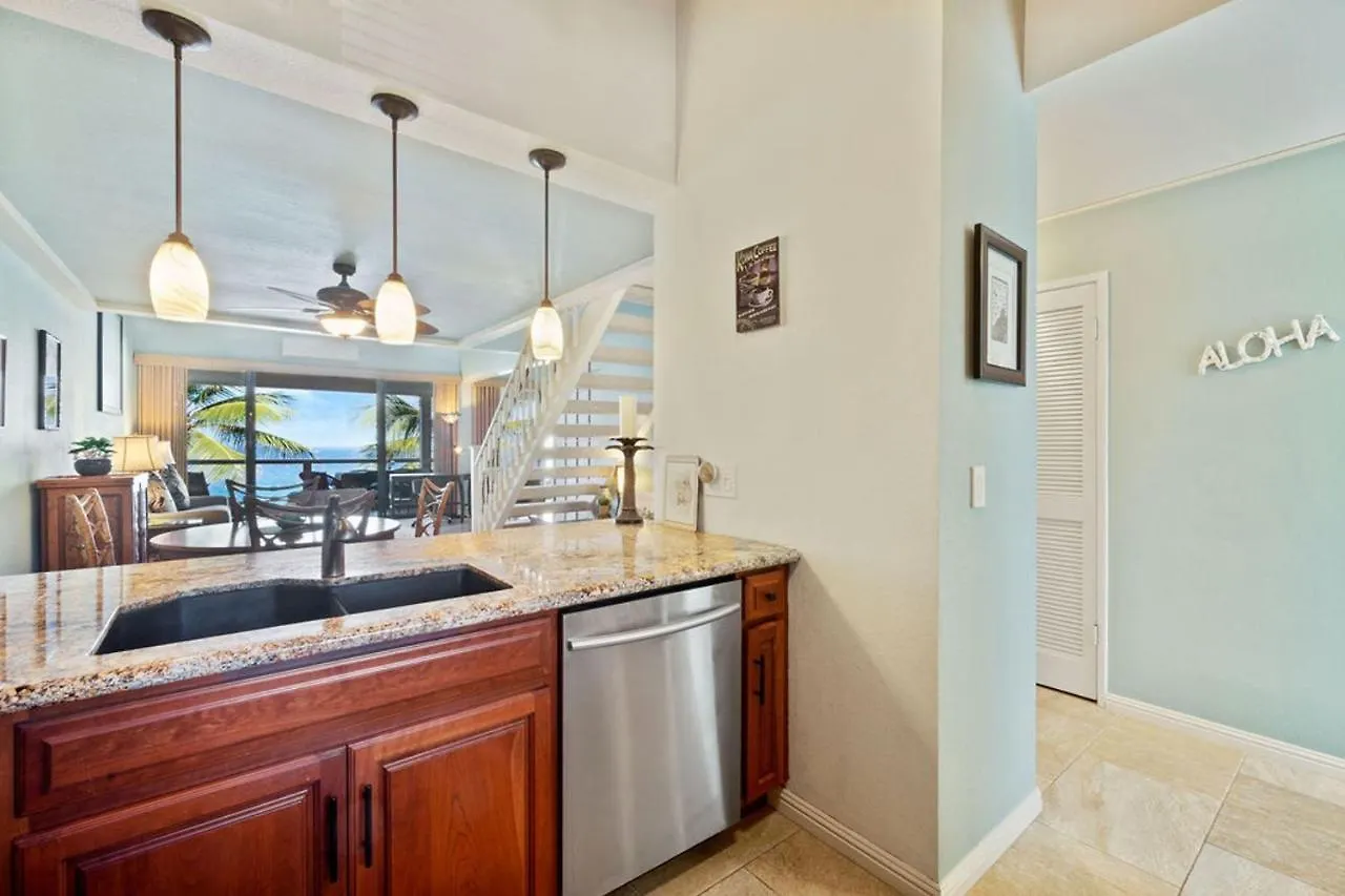 Semesterbostad Kona Surf & Racquet 1-305 By Casago Kona - Luxury Oceanfront & Fun Villa Kailua-Kona