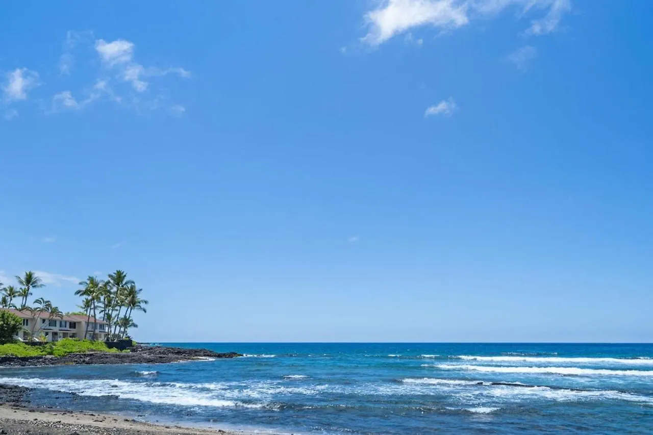 Semesterbostad Kona Surf & Racquet 1-305 By Casago Kona - Luxury Oceanfront & Fun Villa Kailua-Kona